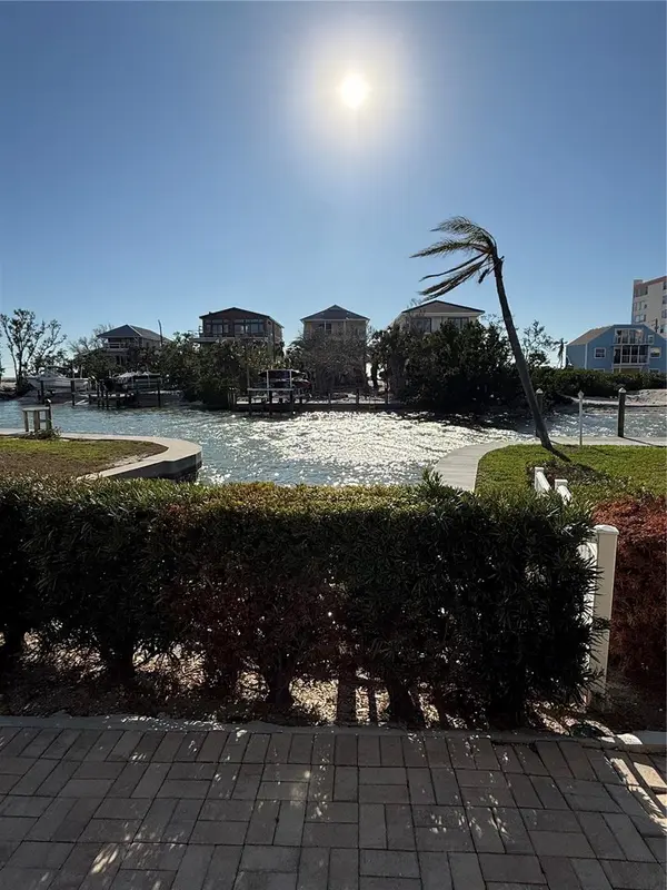 9200 MIDNIGHT PASS RD #10, Sarasota, FL 34242
