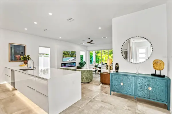 2327 HILLVIEW ST, Sarasota, FL 34239
