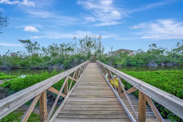8555 HERON LAGOON CIR, Sarasota, FL 34242