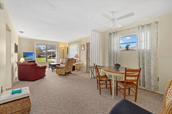 1343 GLENDALE CIR W #216, Sarasota, FL 34232