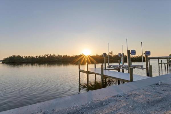 7314 WESTMORELAND DR, Sarasota, FL 34243