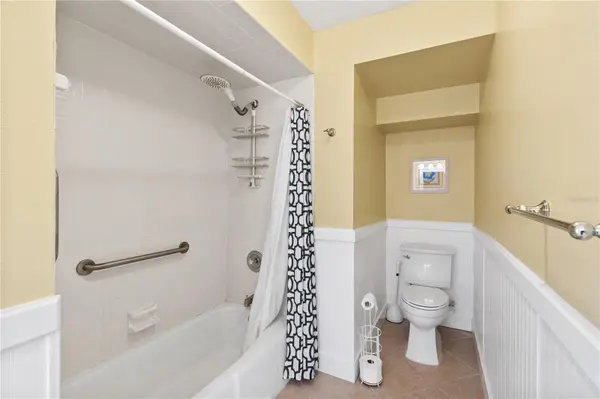 7860 HOLIDAY DR, Sarasota, FL 34231