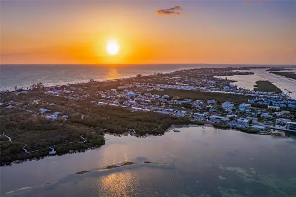 560 GULF BAY RD, Longboat Key, FL 34228