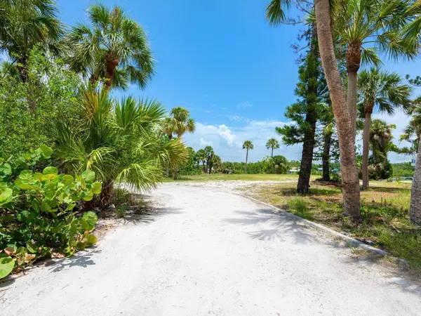 4020 CASEY KEY RD, Nokomis, FL 34275