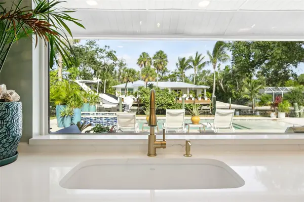 613 BUTTONWOOD DR, Longboat Key, FL 34228