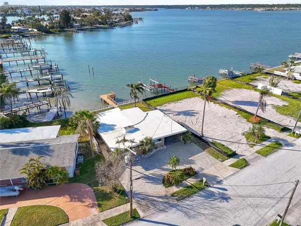 15305 HARBOR DR, Madeira Beach, FL 33708