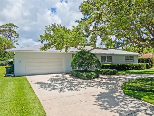 1541 FLOWER DR, Sarasota, FL 34239