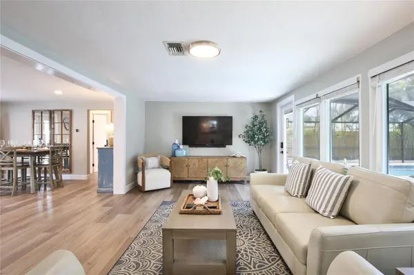 211 ISLAND CIR, Sarasota, FL 34242