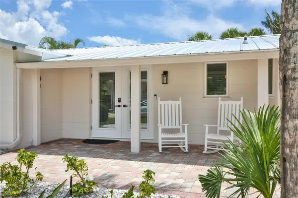 211 ISLAND CIR, Sarasota, FL 34242