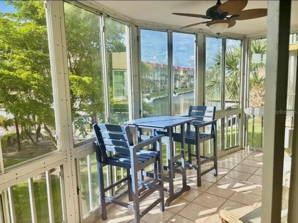 1215 S PORTOFINO DR #202, Sarasota, FL 34242
