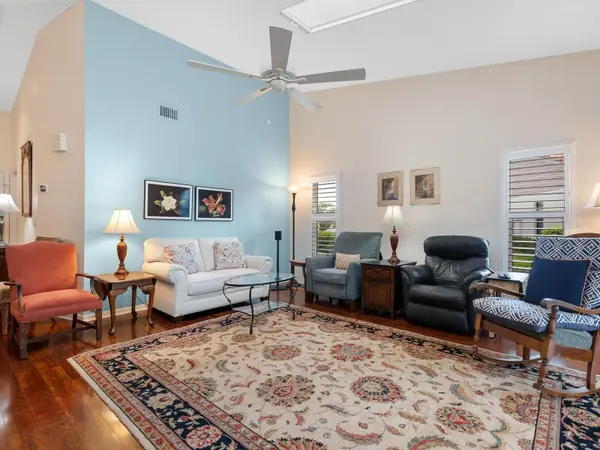 4004 WILSHIRE CIR E #89, Sarasota, FL 34238