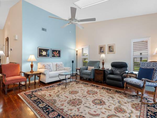 4004 WILSHIRE CIR E #89, Sarasota, FL 34238