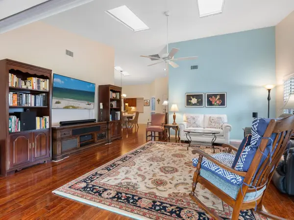 4004 WILSHIRE CIR E #89, Sarasota, FL 34238