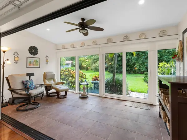 4004 WILSHIRE CIR E #89, Sarasota, FL 34238