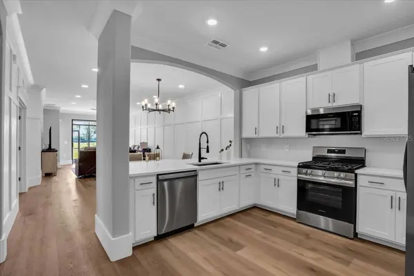 15736 SUNNY DAY DR, Bradenton, FL 34211