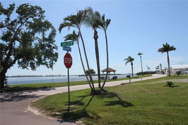 10315 CORTEZ RD W #1/2 BV, Bradenton, FL 34210