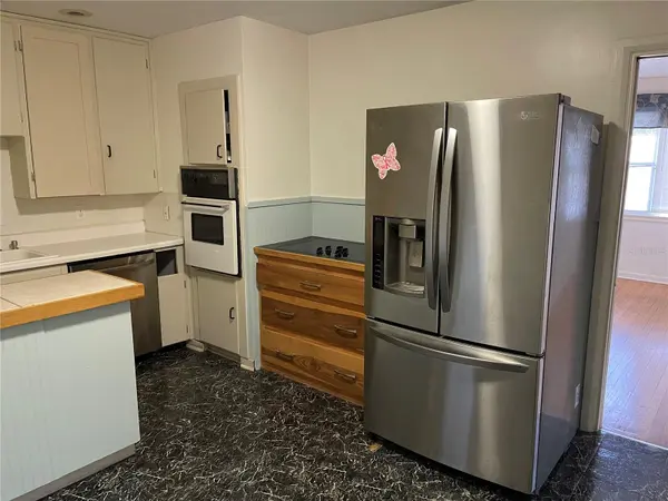 2415 PELICAN DR, Sarasota, FL 34237