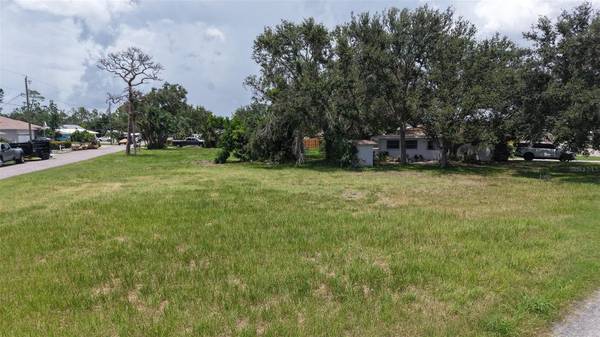 513 PINE RD, Nokomis, FL 34275