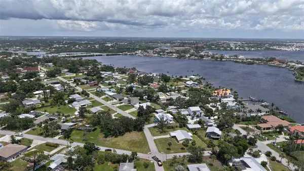 513 PINE RD, Nokomis, FL 34275