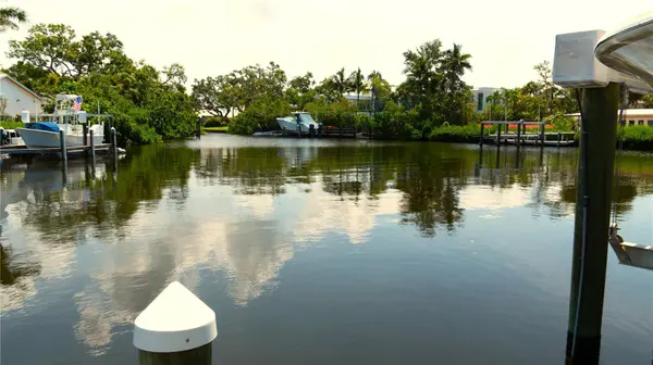 7233 MIDNIGHT PASS RD, Sarasota, FL 34242