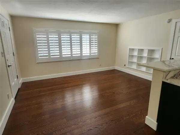565 GOLDEN GATE PT #1, Sarasota, FL 34236