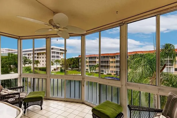 1250 N PORTOFINO DR #302, Sarasota, FL 34242