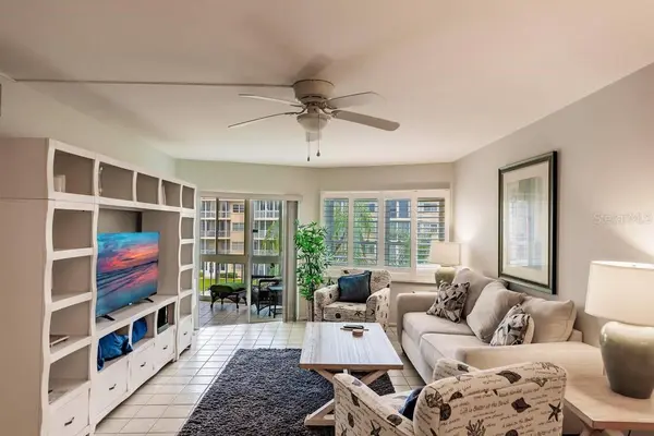 1250 N PORTOFINO DR #302, Sarasota, FL 34242