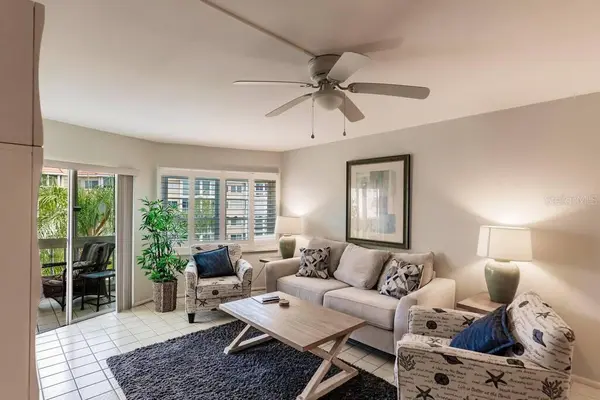 1250 N PORTOFINO DR #302, Sarasota, FL 34242
