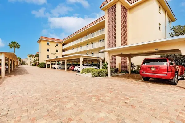 1250 N PORTOFINO DR #302, Sarasota, FL 34242
