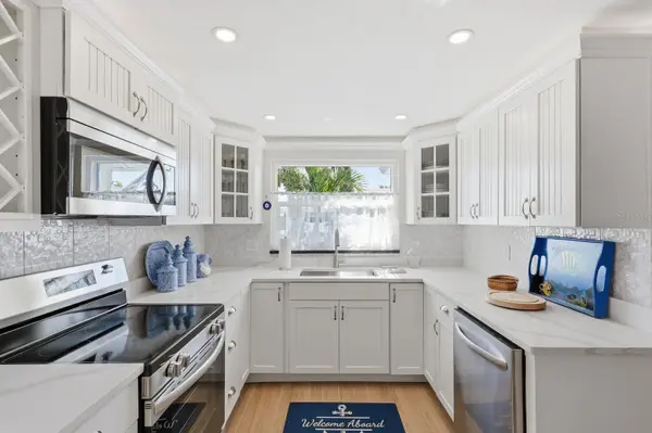 573 SPANISH DR N, Longboat Key, FL 34228