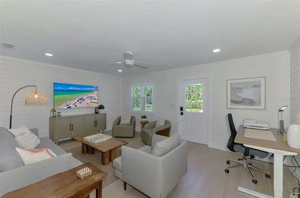 1100 POINT OF ROCKS RD, Sarasota, FL 34242