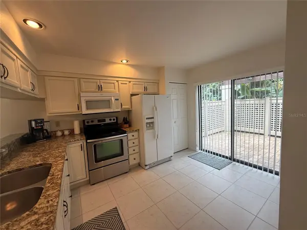 3102 WINDRUSH BOURNE #4, Sarasota, FL 34235
