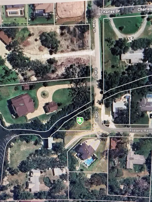 OAK ST, Nokomis, FL 34275