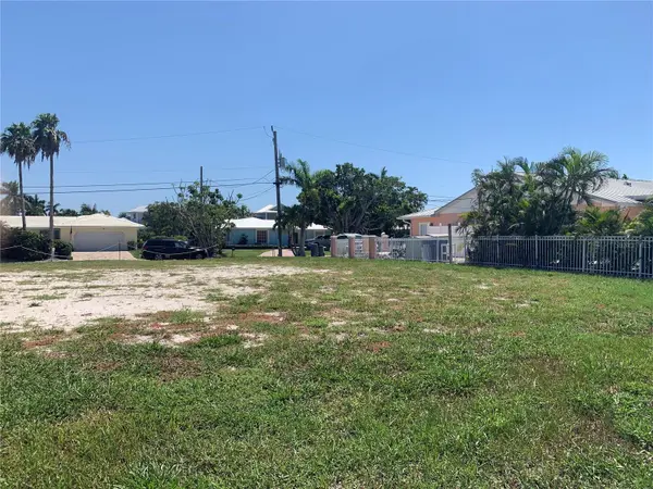 538 67TH ST, Holmes Beach, FL 34217