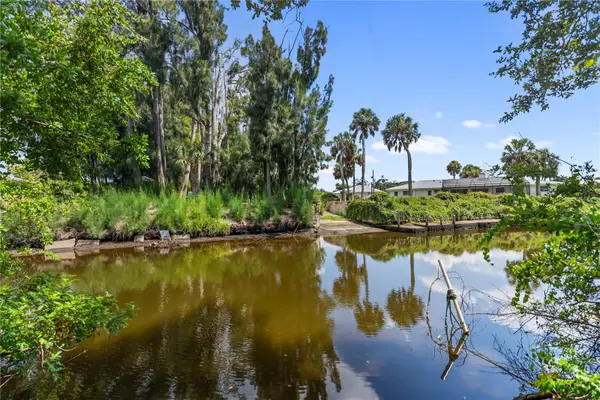 217 CHARLES DR, Nokomis, FL 34275