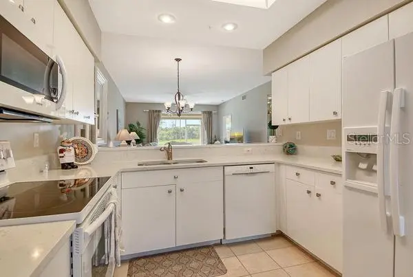 9641 CASTLE POINT DR #1215, Sarasota, FL 34238
