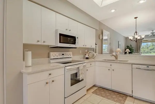 9641 CASTLE POINT DR #1215, Sarasota, FL 34238