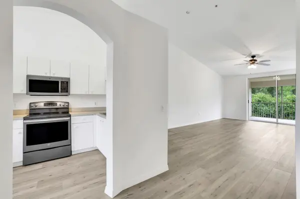 6635 HUNTINGTON LAKES CIR #202, Naples, FL 34119