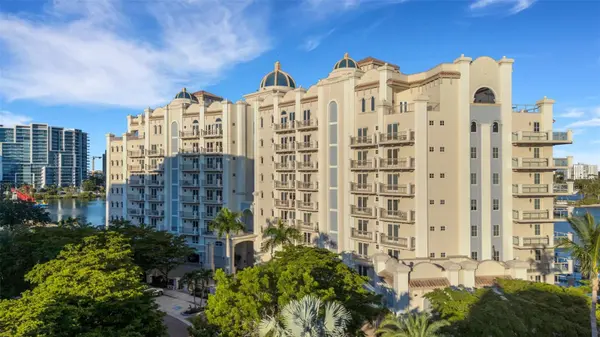 464 GOLDEN GATE PT #403, Sarasota, FL 34236