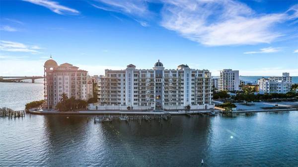 464 GOLDEN GATE PT #403, Sarasota, FL 34236