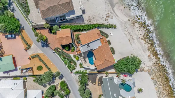 121 N CASEY KEY RD, Osprey, FL 34229