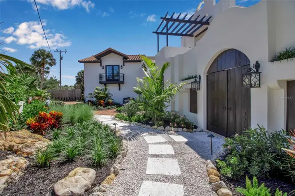 121 N CASEY KEY RD, Osprey, FL 34229