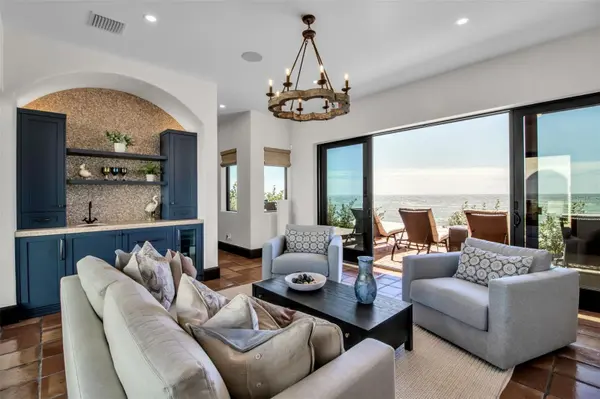 121 N CASEY KEY RD, Osprey, FL 34229