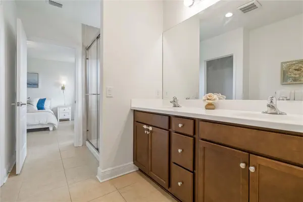 10109 CANAVERAL CIR, Sarasota, FL 34241