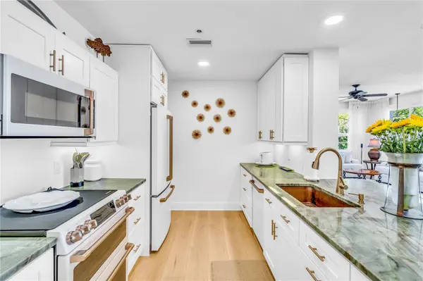615 DREAM ISLAND PL #201, Longboat Key, FL 34228