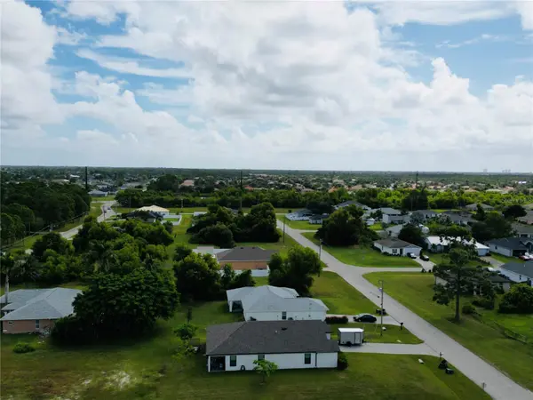 528 JACARANDA Pkwy E, Cape Coral, FL 33909