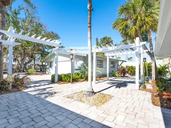 18 N CASEY KEY RD, Osprey, FL 34229
