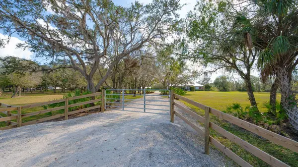 1950 BERN CREEK LOOP, Sarasota, FL 34240