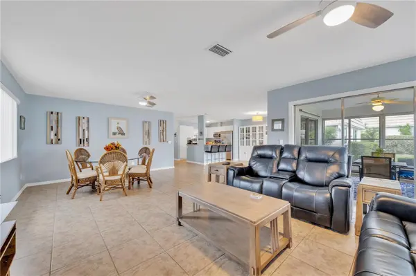 2401 RIVERBLUFF Pkwy #V240, Sarasota, FL 34231