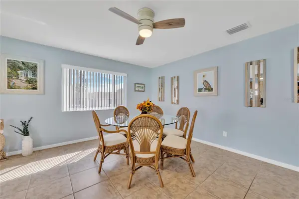 2401 RIVERBLUFF Pkwy #V240, Sarasota, FL 34231